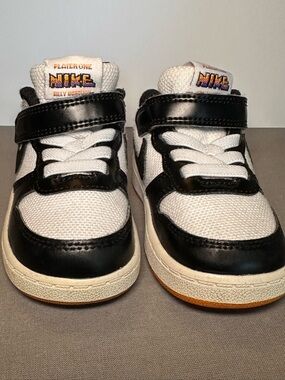 4.5c Nike Billy Borough Kids Black and White Low-Top Hook-and-Loop Sneakers